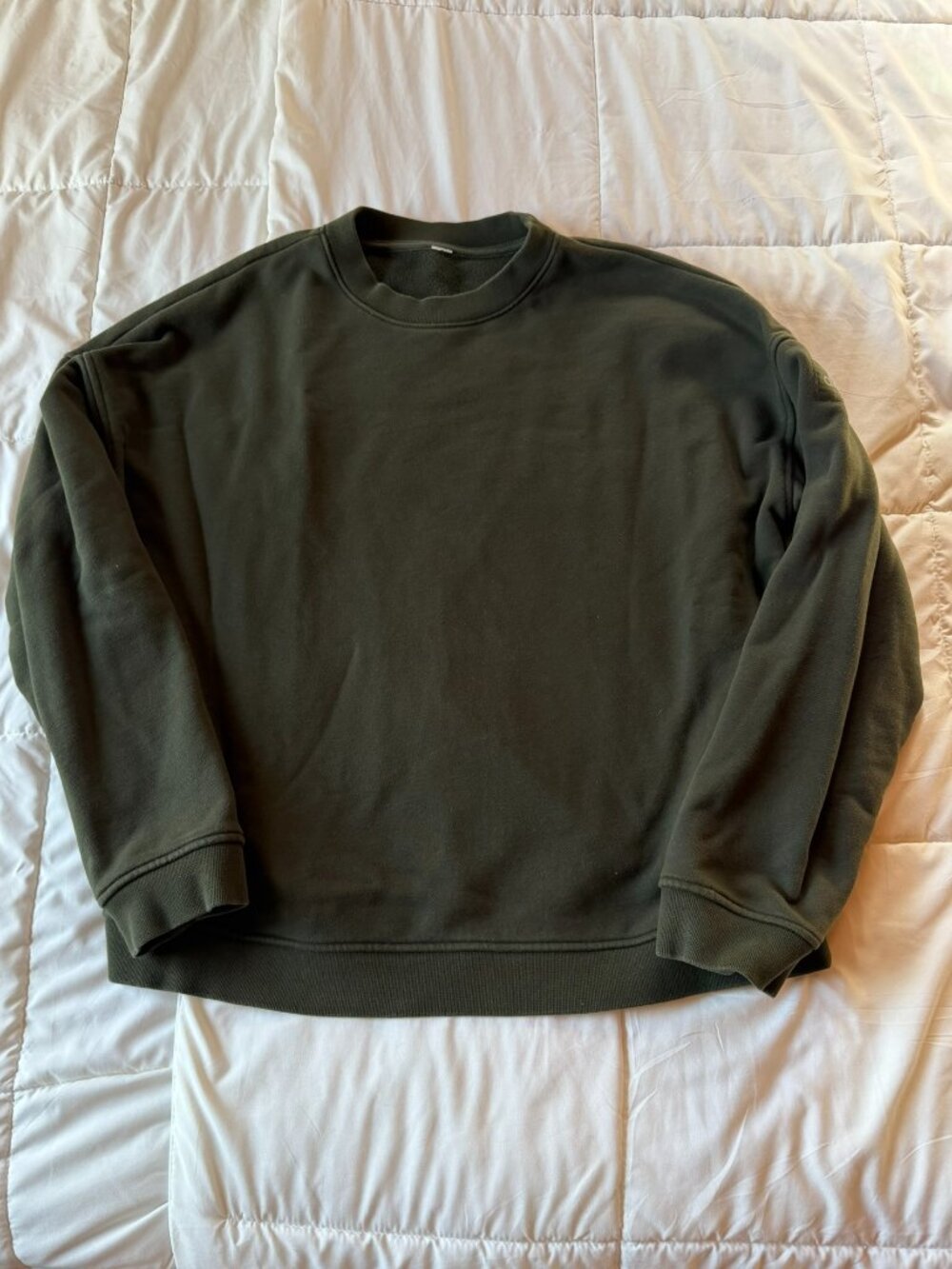 Alo Yoga Renown Heavy Weight Crew Neck Pullover in Stealth Green